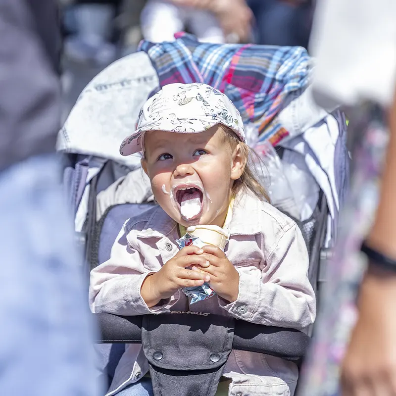 Бебешка количка за момиче - за какво да внимавате при избора