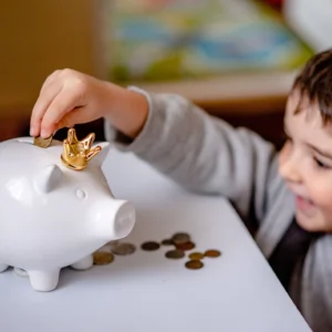 Как родителите могат да въведат финансовата грамотност в живота на децата си
